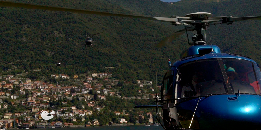два вертолета на фоне озера Комо